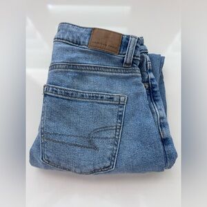 American Eagle (Women’s 2) Stretch Blue Jeans Classic Light-Wash Denim